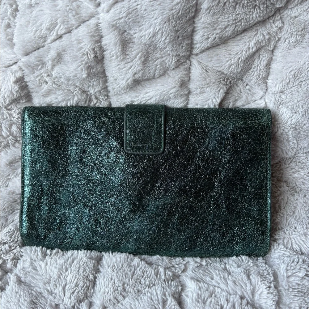 Yves Saint Laurent Y-Linge Clutch, Shimmer Green, Satin Interior - Picture 4 of 16